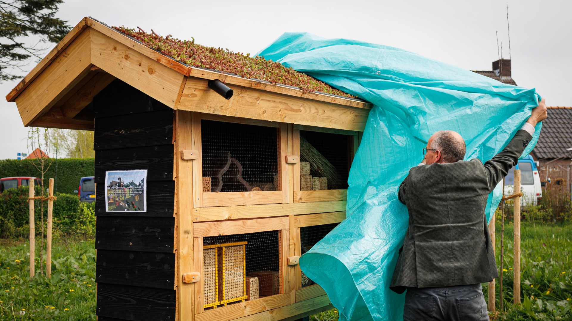 Onthulling van het nieuwste bijenhotel…