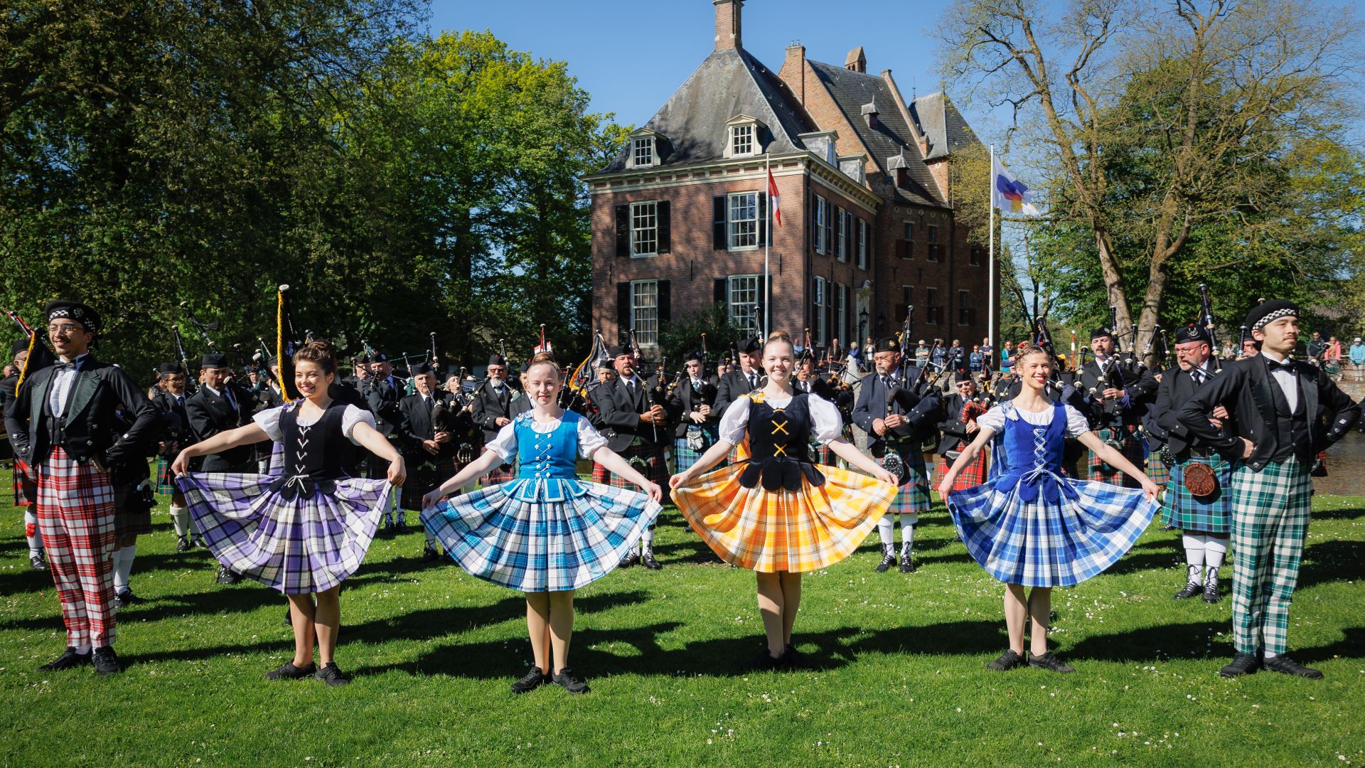 Kelowna pipes and drums in Lingewaard…