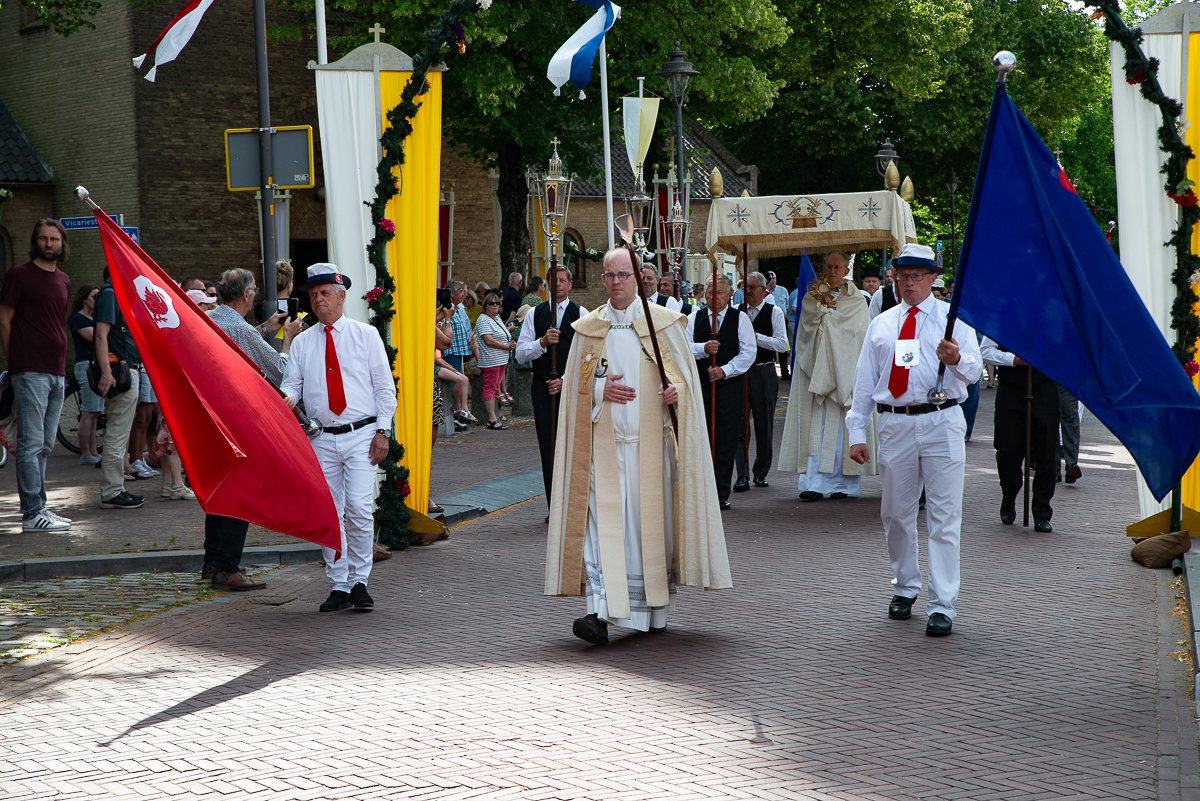 Eeuwenoude traditie verbindt Huissen…
