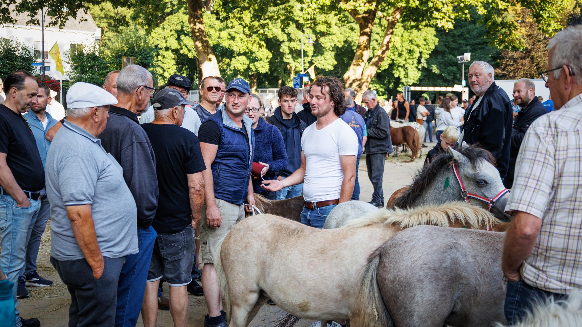 Bemmel trapt Paardendagen af met levendige, maar omstreden markt…