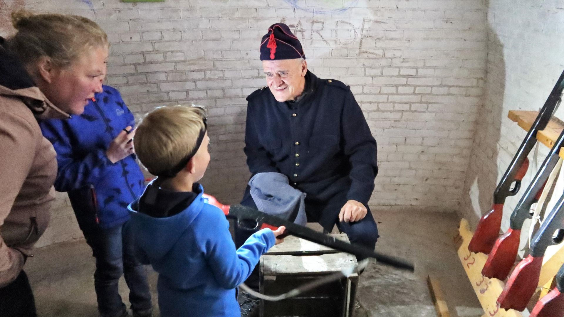 BELEEF EEN DUISTER AVONTUUR TIJDENS DE NACHT VAN DE SOLDAAT!