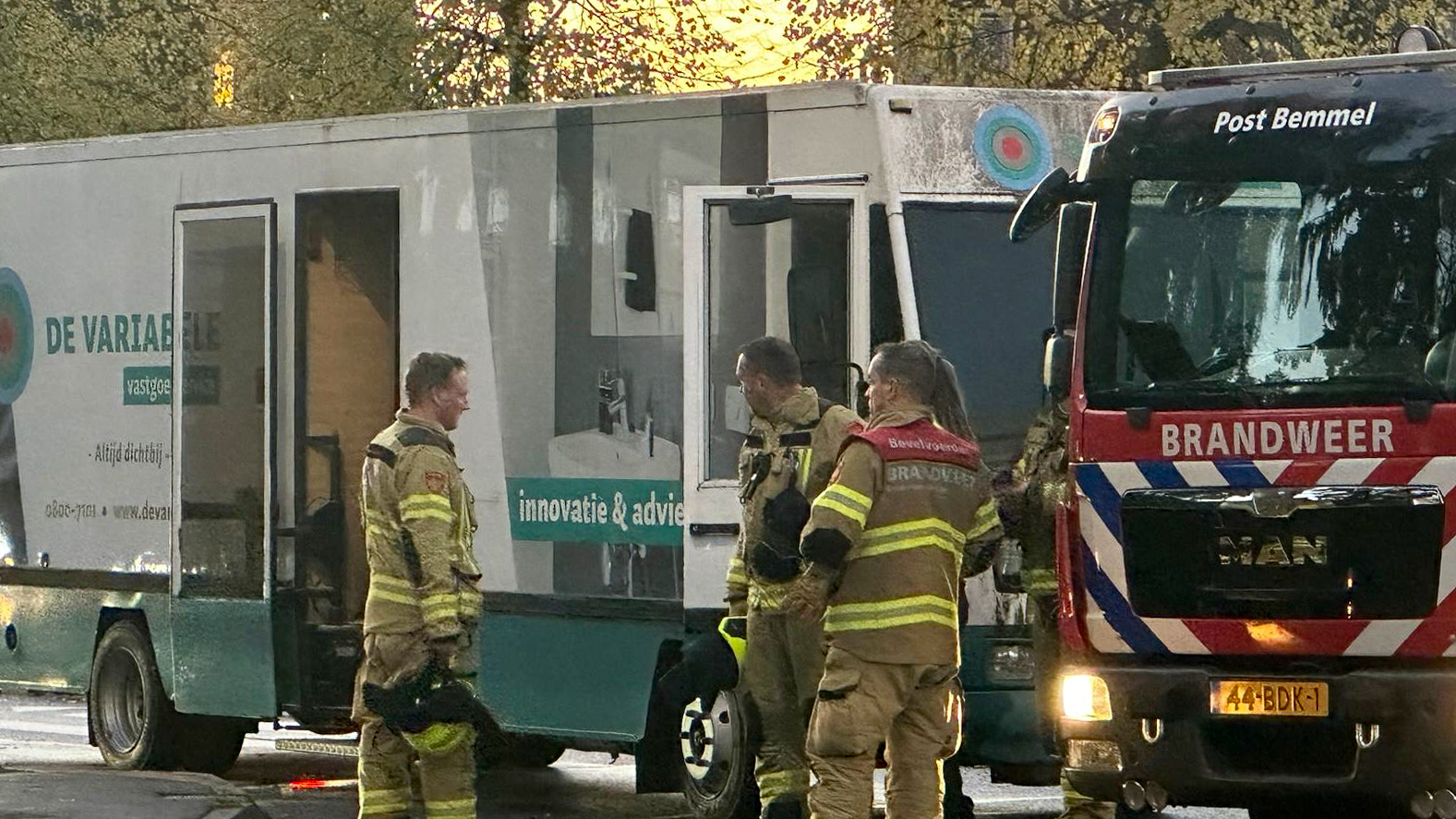Voertuigbrand op Loostraat in Bemmel zorgt voor brandweeruitruk
