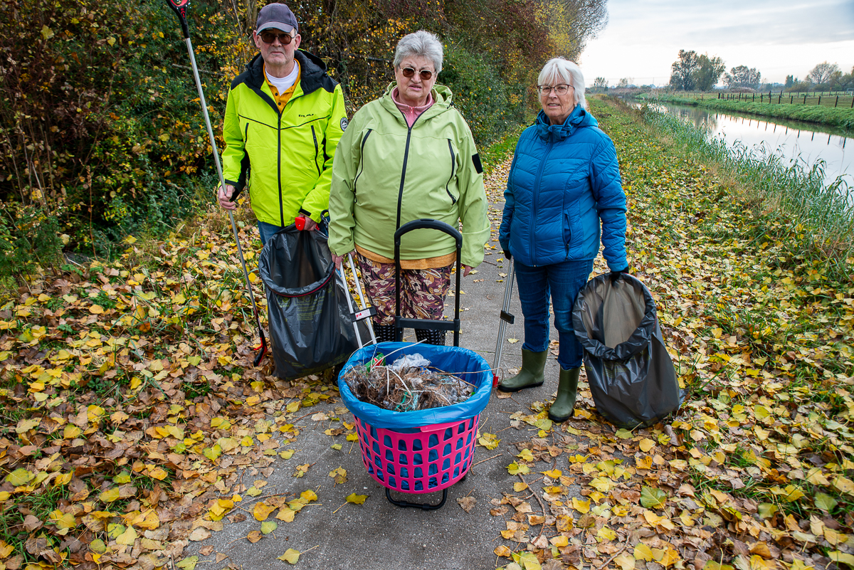 Vrijwilligers ruimen Linge op tijdens grote Canal Cleanup