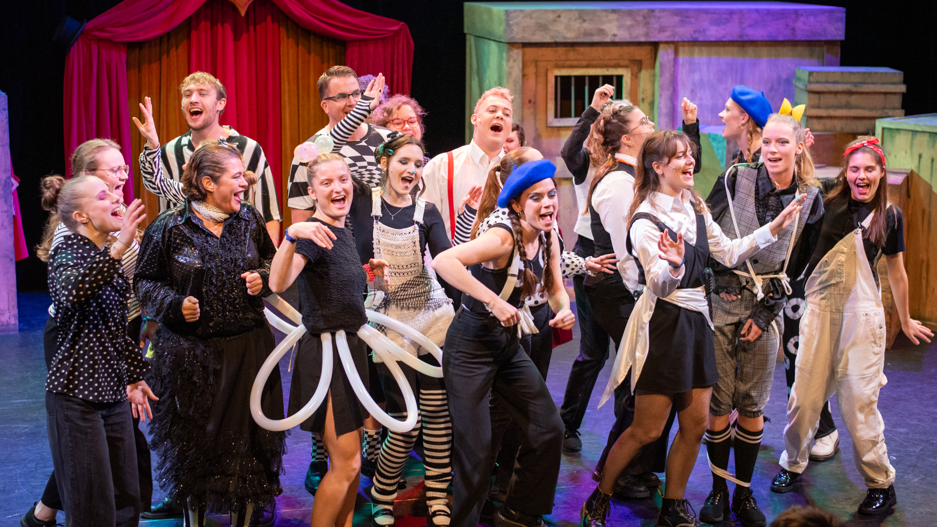 Circus vol vernieuwing betovert jong en oud