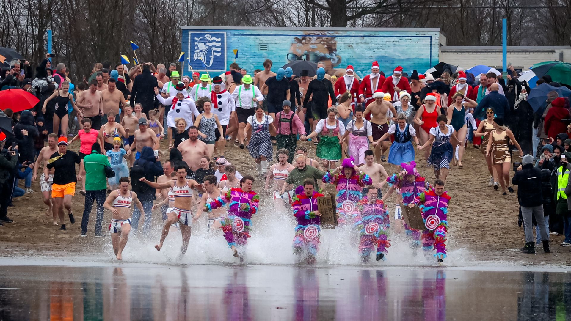 IJzige start van het jaar bij Gendtse Nieuwjaarsduik