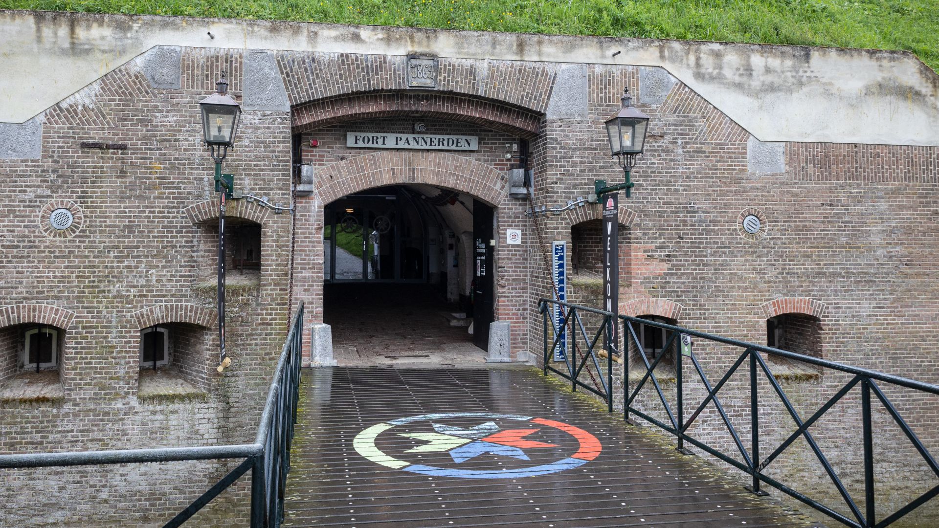 FORT PANNERDEN BIEDT SCHRIJVERS EEN PODIUM TIJDENS DE BOEKENWEEK: “WIE SCHRIJFT, DIE BLIJFT!”