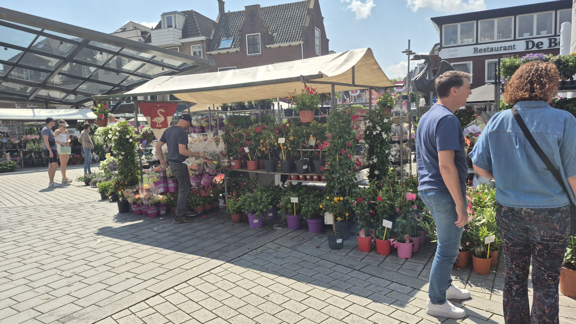 Huissen volop in bloei tijdens Bloemenmarkt.