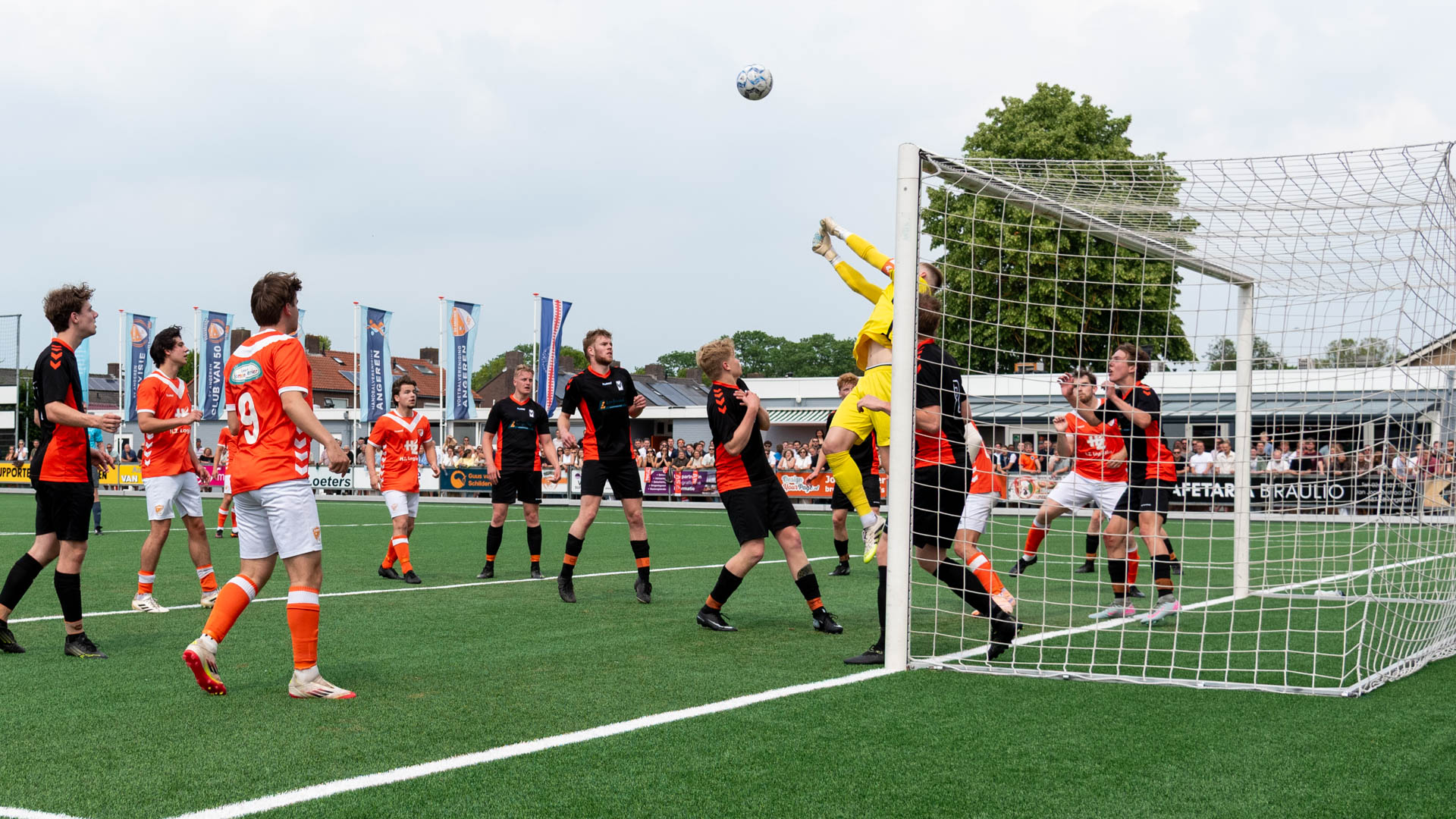 Angeren onderuit tegen Lemelerveld