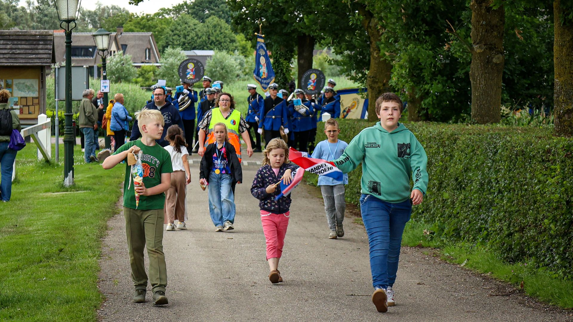 Doornenburg loopt uit voor gezellige Avond4daagse.