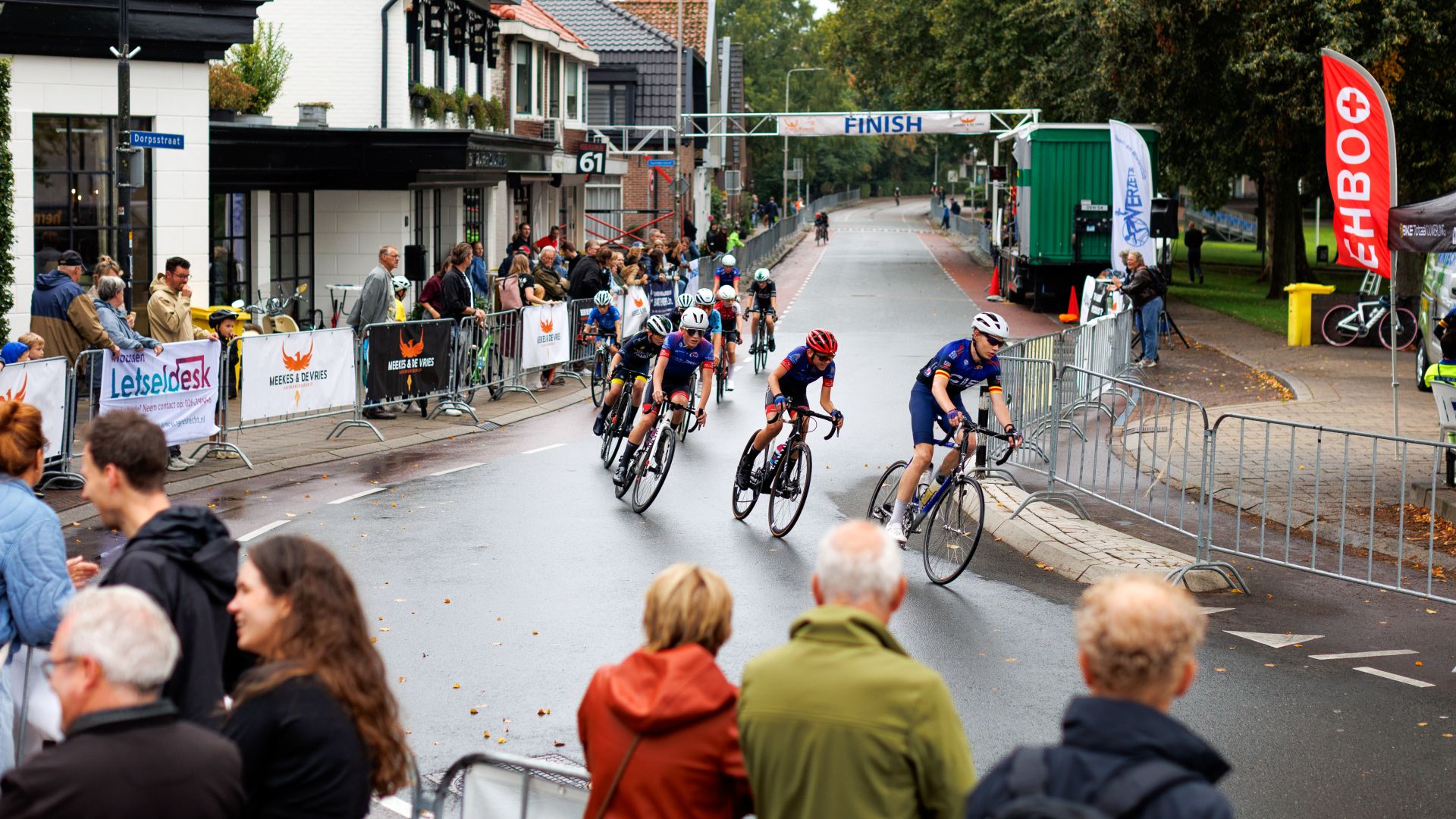 Regen en spanning tijdens Ronde van Bemmel