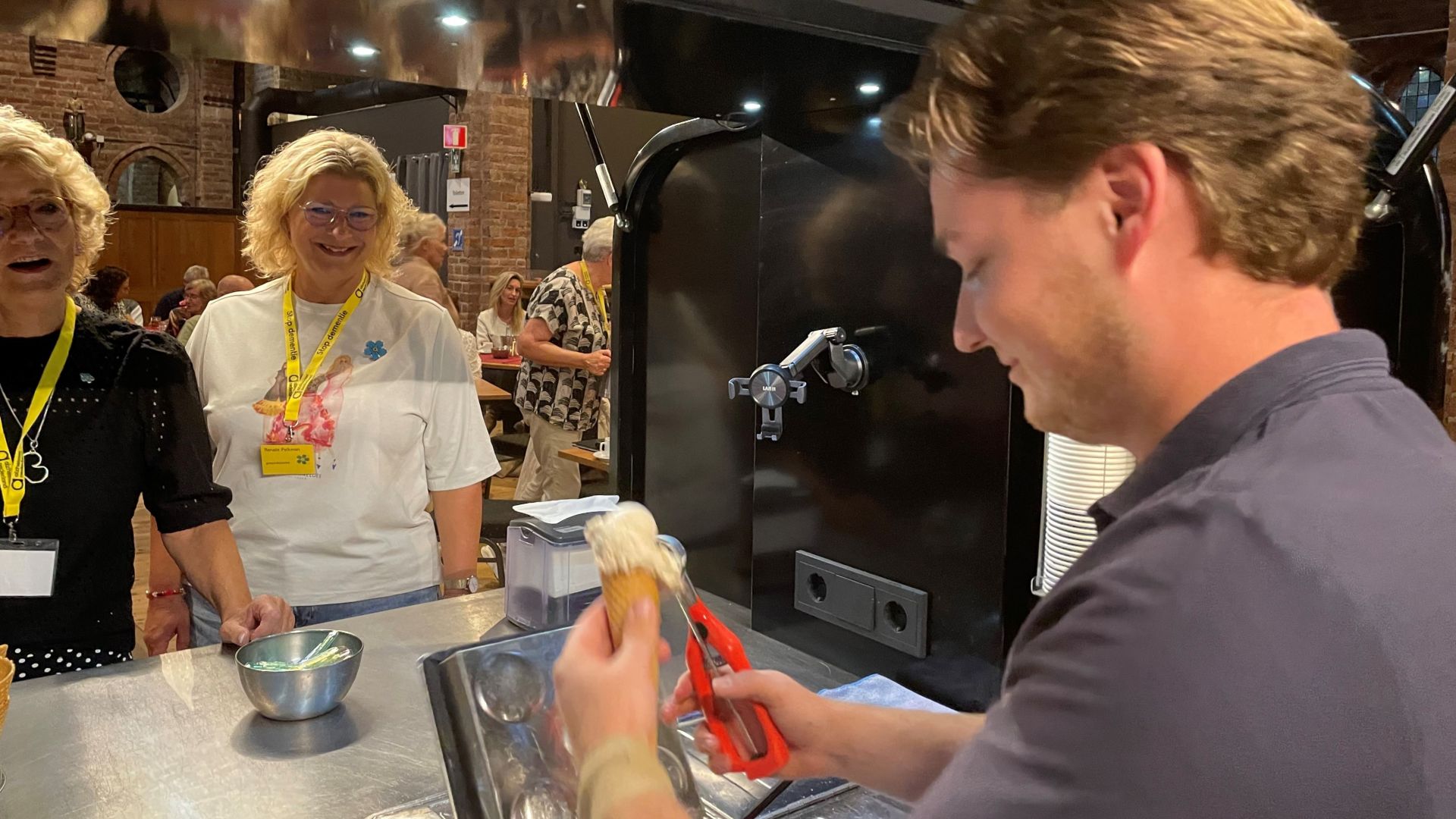 La Differenza houdt ijstraditie Alzheimer Café Lingewaard in ere