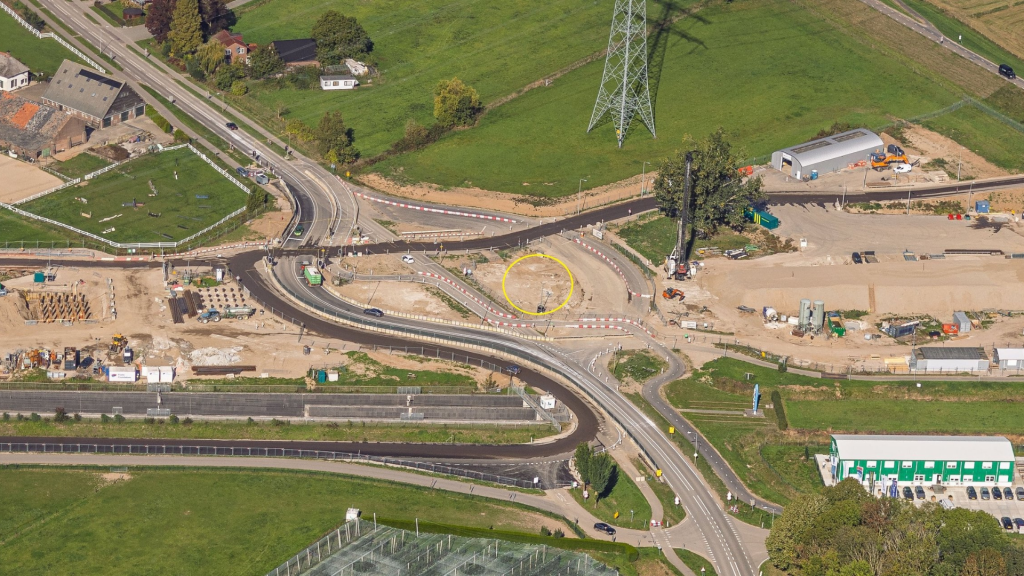 Werkzaamheden A15: Damwanden bij bypass Lodderhoeksestraat (N838) worden aangebracht